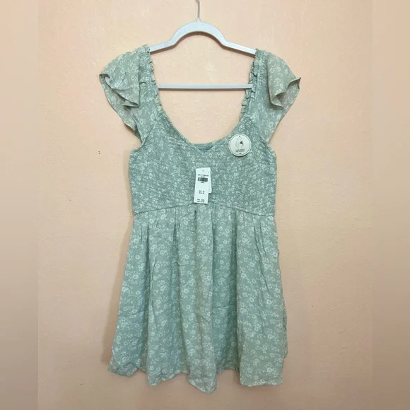HOLLISTER Flutter Sleeve Smocked Skort Dress - Picture 4 of 10